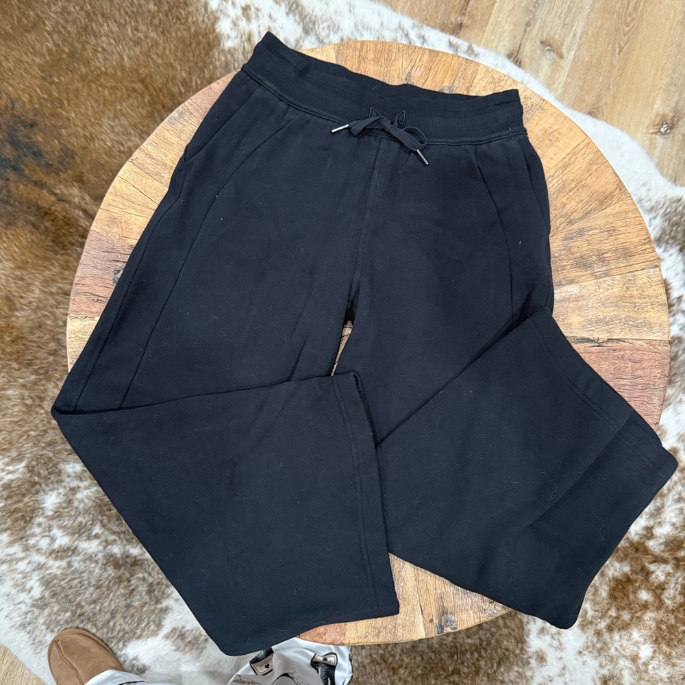 Lululemon Scuba Mid-Rise Wide-Leg Pant - Short - Picture 3 of 3